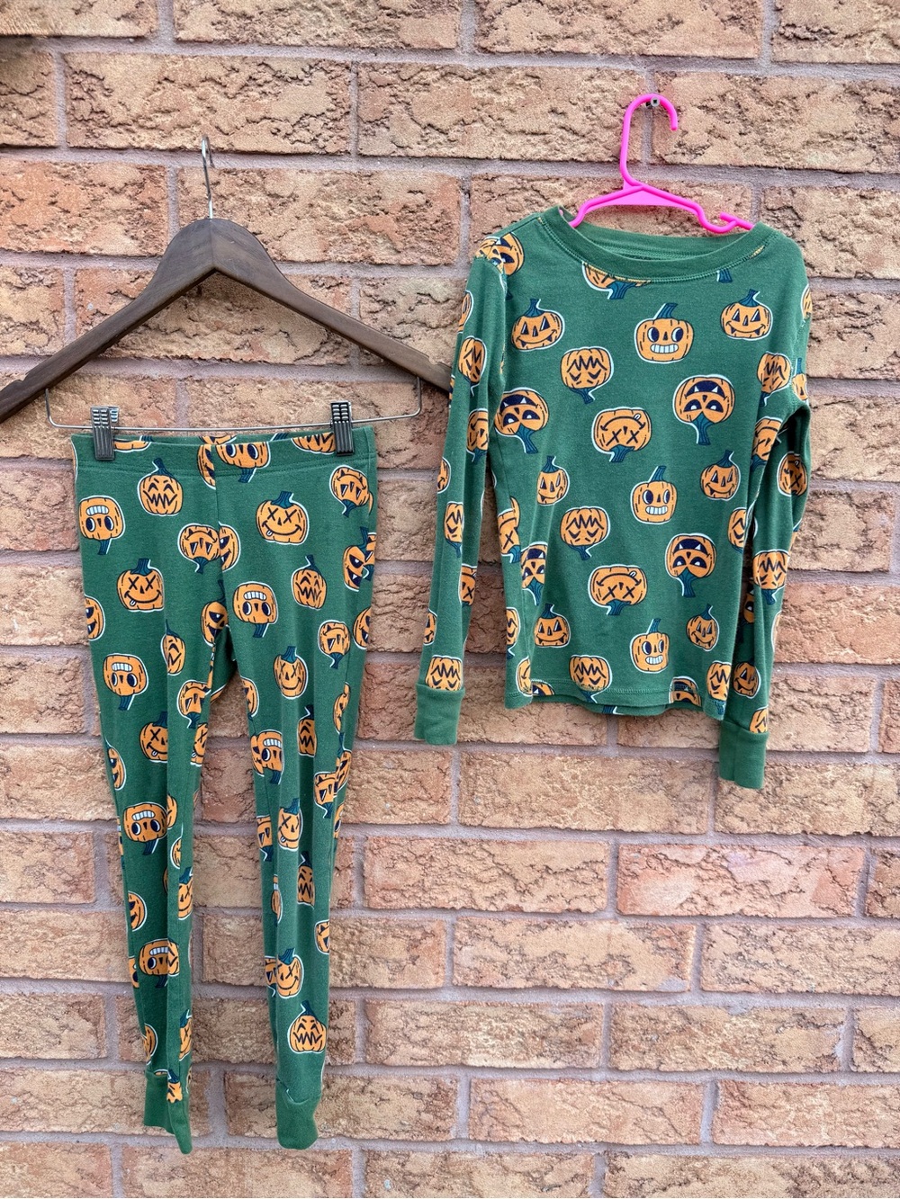 🌿4/$25 • Old Navy Green Jack O Lantern 2 Piece Cotton PJ Set